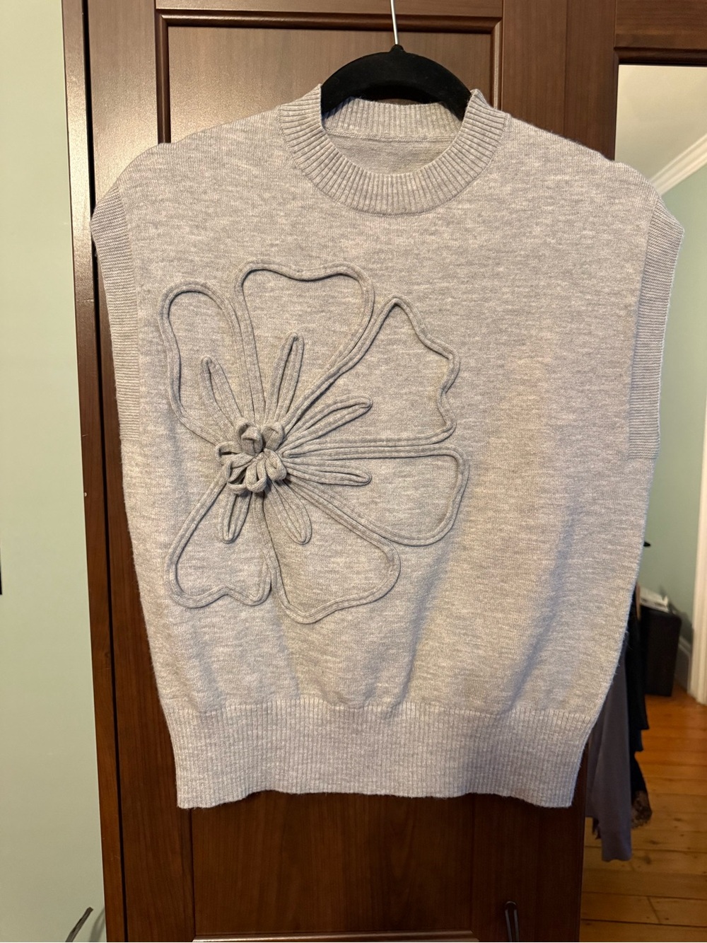 Commense Light Gray Crewneck Sweater with Floral Appliqué